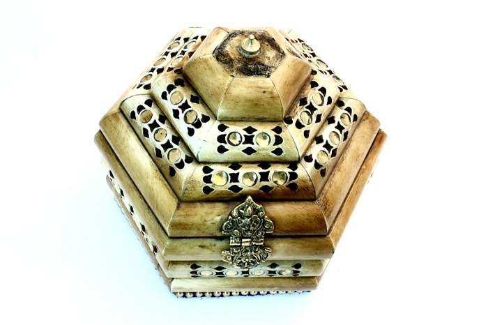 caja de hueso, poema de Vicente Muñoz 